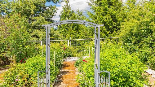 1062 Simmons Road, Creston, BC 
