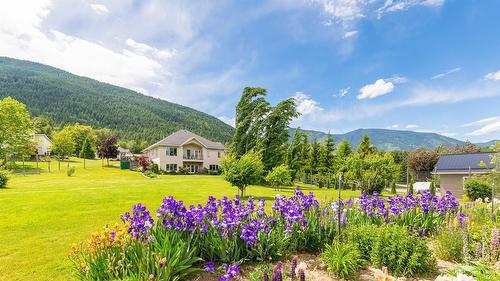 1062 Simmons Road, Creston, BC 
