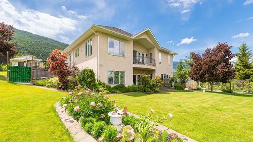 1062 Simmons Road, Creston, BC 