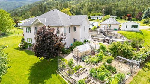 1062 Simmons Road, Creston, BC 