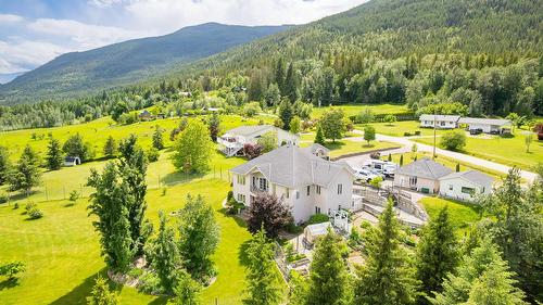 1062 Simmons Road, Creston, BC 