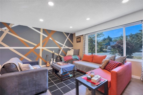 2230 Hemer Rd, Nanaimo, BC 