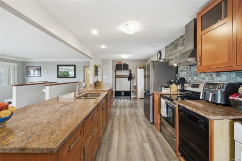 430 Davis Rd, Ladysmith, BC 
