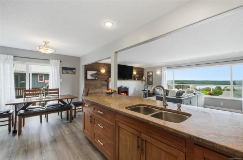 430 Davis Rd, Ladysmith, BC 