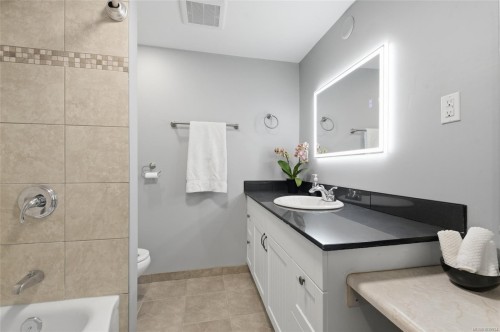 430 Davis Rd, Ladysmith, BC 