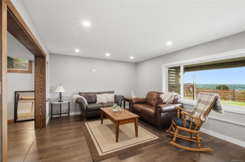 430 Davis Rd, Ladysmith, BC 