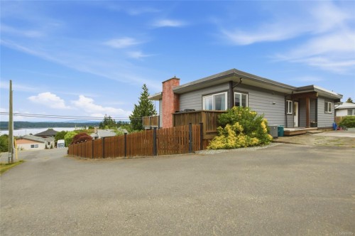 430 Davis Rd, Ladysmith, BC 