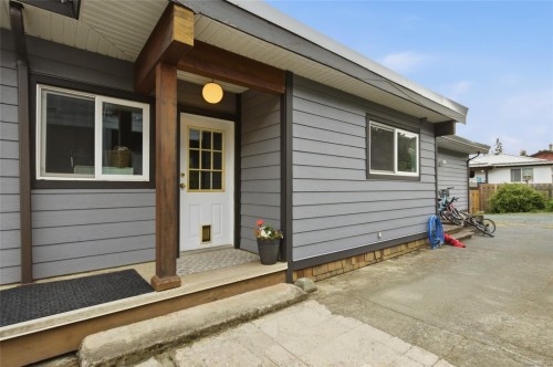 430 Davis Rd, Ladysmith, BC 