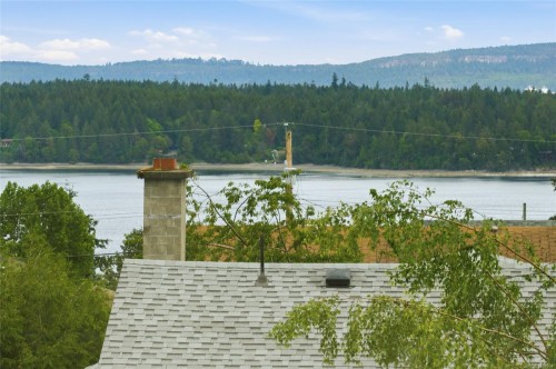 430 Davis Rd, Ladysmith, BC 