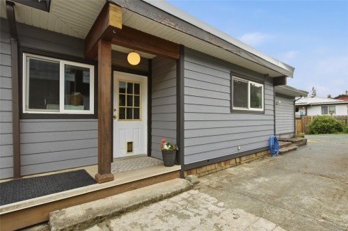430 Davis Rd, Ladysmith, BC 