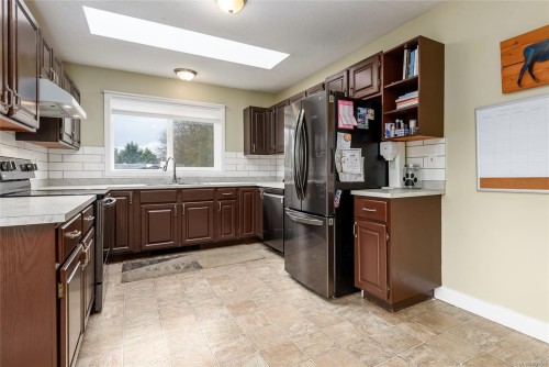1651 Ascot Ave, Comox, BC 