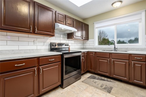 1651 Ascot Ave, Comox, BC 