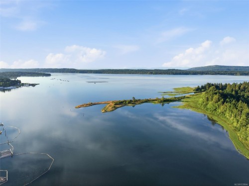 614 Curran Rd, Fanny Bay, BC 