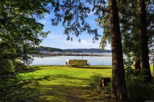 614 Curran Rd, Fanny Bay, BC 