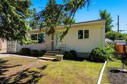 45 Almond BAY  Winnipeg, MB R2J 2K2