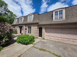 519 Henry Street Whitby, ON L1N 5C9