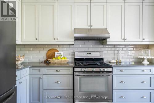 21 Marta Crescent, Barrie (Ardagh), ON - Indoor Photo Showing Kitchen