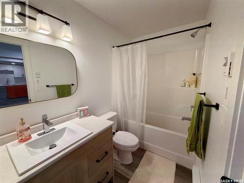 302 Chelsom Manor, Saskatoon, SK 