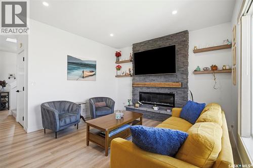 302 Chelsom Manor, Saskatoon, SK 