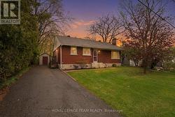 49 CROWNHILL STREET Ottawa, ON K1J 7K5