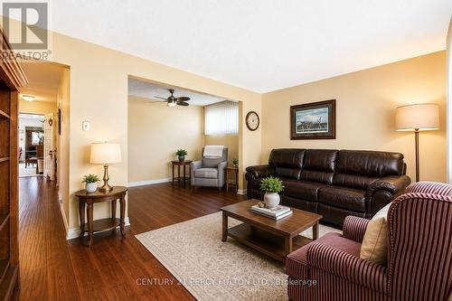1986 Guild Road, Pickering, ON - Indoor Photo Showing Living Room