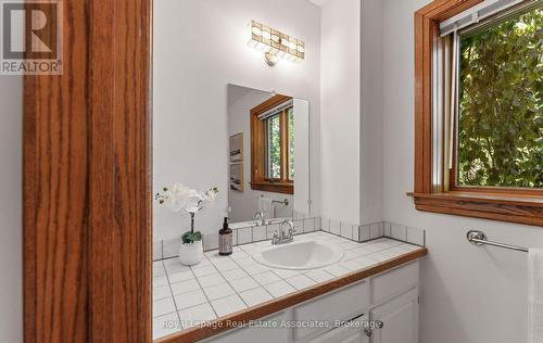 Bathroom on main floor - 30 Theodore Drive, Mississauga, ON 