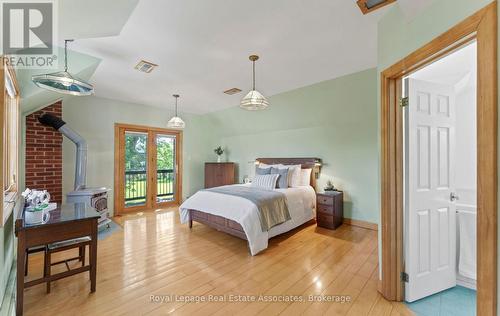 Primary with ensuite & walk-in closet - 30 Theodore Drive, Mississauga, ON 