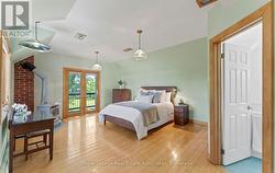 Primary with ensuite & walk-in closet - 