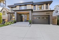 2110 COURTLAND CRESCENT  Mississauga, ON L4Y 1V2