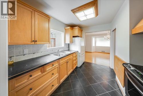 945 Thackeray Street, Warfield, BC 