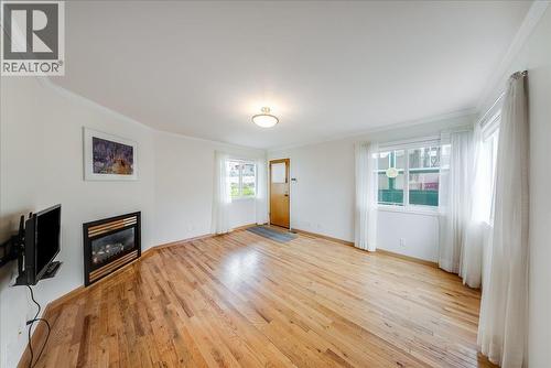 945 Thackeray Street, Warfield, BC 