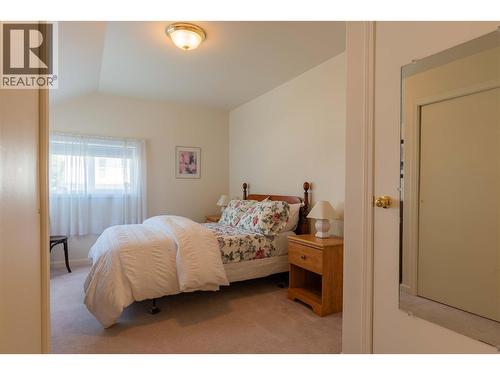 945 Thackeray Street, Warfield, BC 