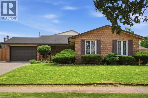2 LORING Crescent  Stoney Creek, ON L8E 3X3