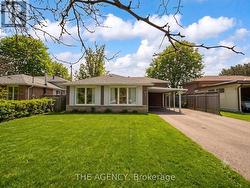 54 MANORGLEN CRESCENT  Toronto, ON M1S 1W4