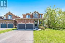 33 AUBURN COURT  Barrie, ON L4N 6G9