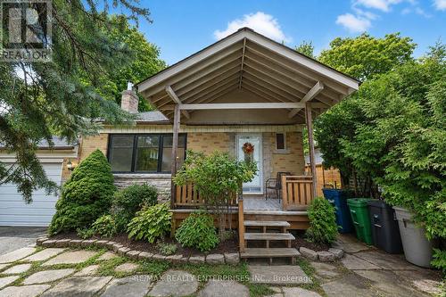 10 COLONIAL AVENUE  Toronto, ON M1M 2C2
