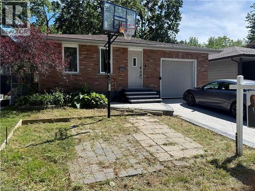 525 FALLINGBROOK Drive  Waterloo, ON N2L 4N2