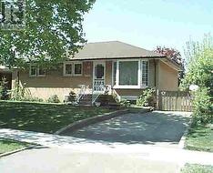 34 PARAGON ROAD Toronto, ON M9R 1J8