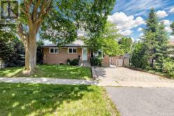 34 PARAGON ROAD Toronto, ON M9R 1J8