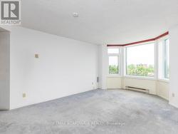 Living Room with bright bay window - 
