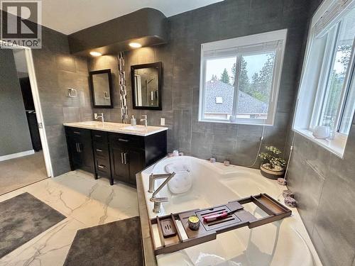3911 Lakevale Place, Kelowna, BC 