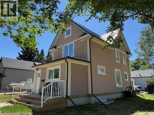 301 3Rd Street S, Weyburn, SK 