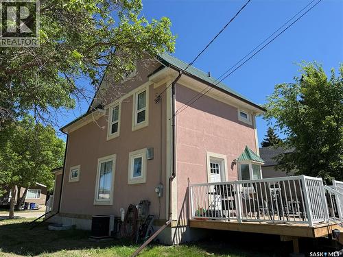 301 3Rd Street S, Weyburn, SK 