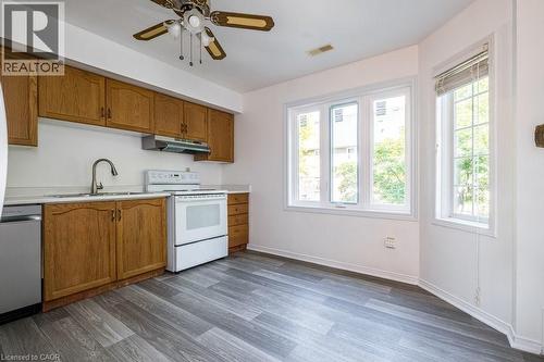 266 Limeridge Road E Unit# 10, Hamilton, ON - Indoor Photo Showing Kitchen