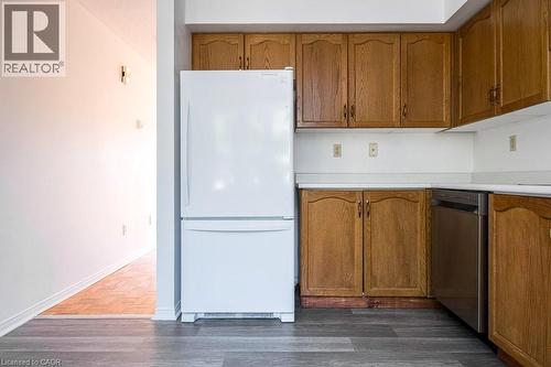 266 Limeridge Road E Unit# 10, Hamilton, ON - Indoor Photo Showing Kitchen