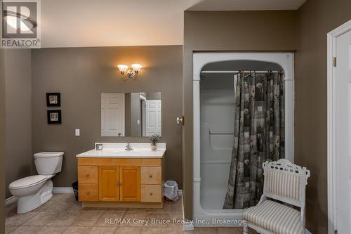 Lower level bathroom - 122152 Sideroad 12, Georgian Bluffs, ON 
