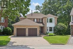 17 MULLHOLLAND COURT Clarington, ON L1E 1T9