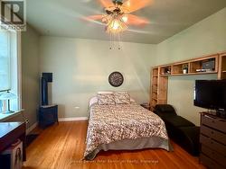 Main floor bedroom - 