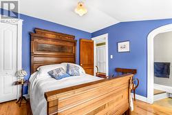 Top floor bedroom - 