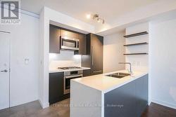 618 - 9 SPADINA AVENUE Toronto, ON M5V 3V5